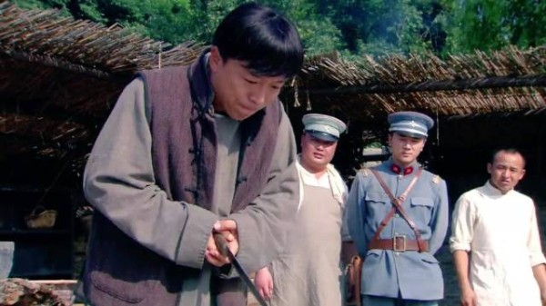 连杀猪都不敢的新兵 三月后竟成了司令的夺命盾牌