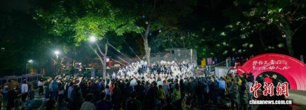 中外合唱团共唱武汉民谣 打造户外音乐盛宴