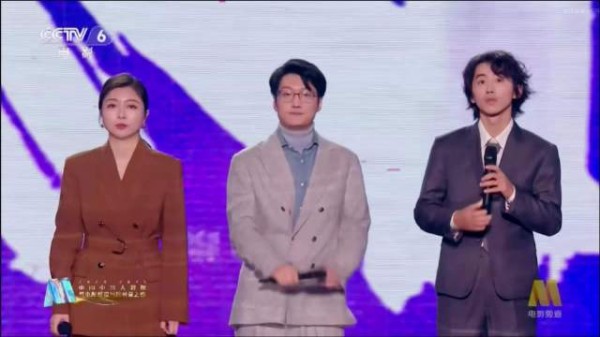 孙宁胡子造型亮相推介新片《比如父子》，虚拟世界寻回父爱