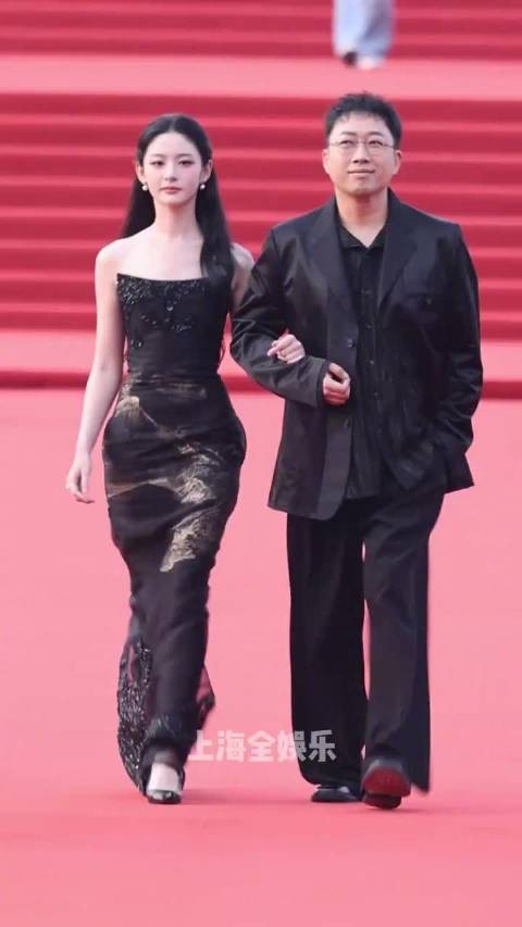 于正和赵晴一起走红毯,他那个表情为啥一直有一种说不出的得意洋洋谁懂啊