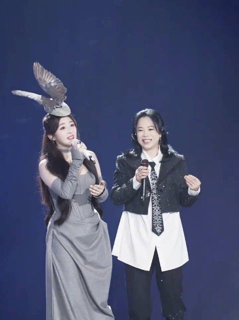 张含韵黄绮珊上海合唱思念一种爱，甜美力量交织