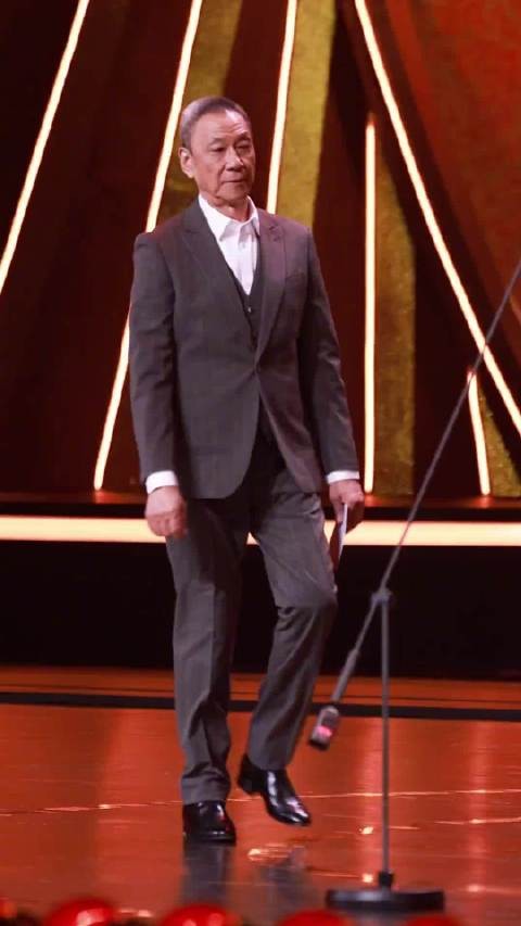 79岁王学圻亮相文荣奖颁奖礼状态佳