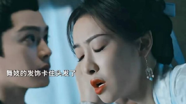 宋茜舞裙造型惊艳，与丁禹兮互动引关注