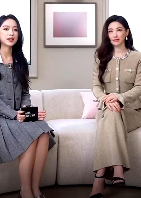 翁青雅翻车！采访朱珠频繁卡壳，不尊重朱珠，被扒靠关系当主持人