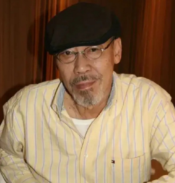 81岁冯淬帆在好友怀里去世，曾与汪明荃恋爱无果，无儿无女孤独一生