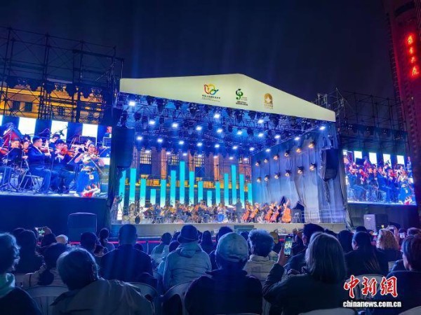 上海城市草坪音乐会举办 奏响“世界和平颂歌”