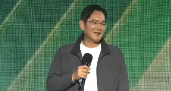 黄仁勋喊话李在镕:在镕,听着,当年我使用三星GDDR芯片时,你还是个孩子