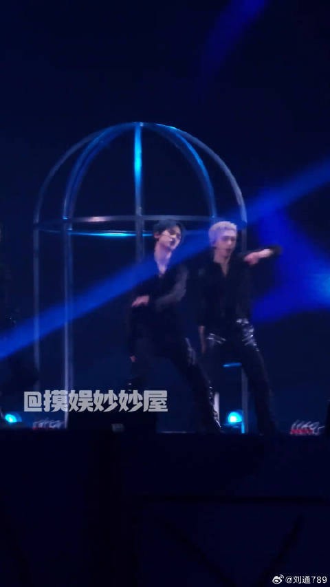 威神粉丝你们真的吃的太好了，威神v南京演唱会 微博VC计划