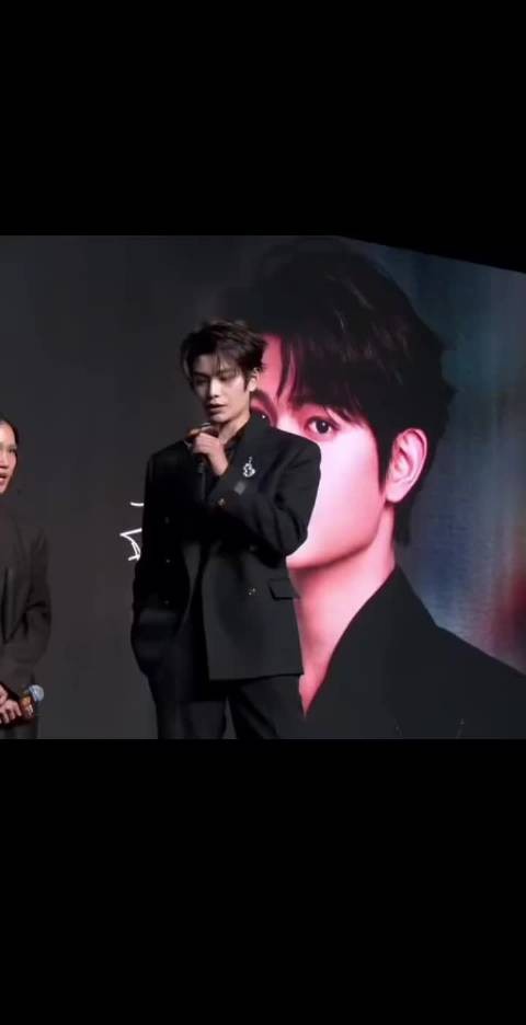 丁禹兮wetv英文发言吐字流利清晰，不看字幕也能听得懂