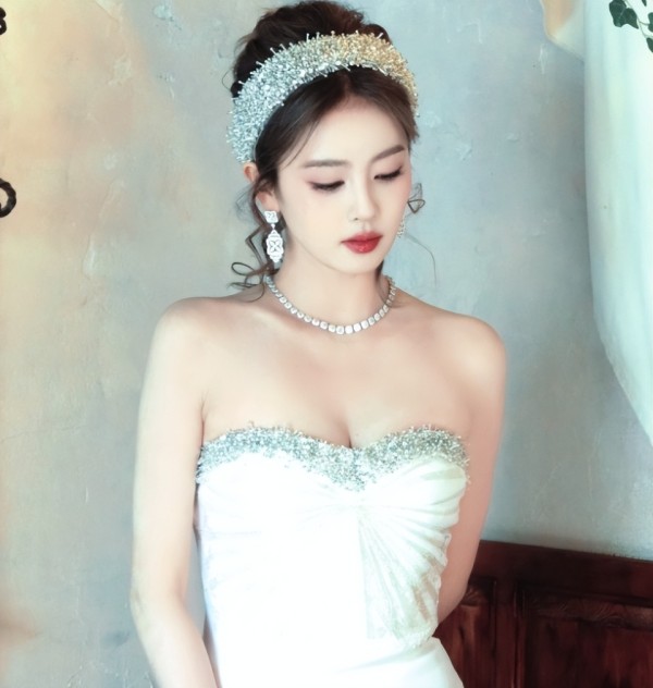 白鹿红毯造型美神降临!杨幂太精致李兰迪养眼,看到陈瑶:爱了!