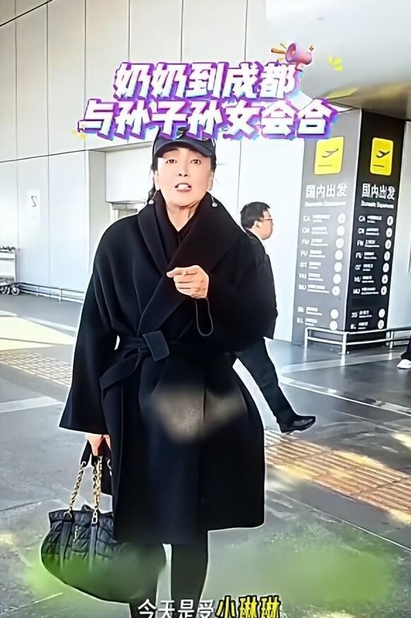 马筱梅闷声干大事,两姐弟露脸张兰偏心弟弟,评论区评论一边倒