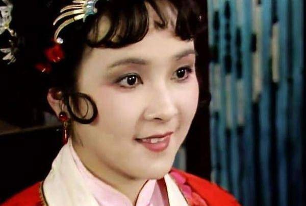 薛宝琴这个人物,曹公写她远在钗黛之上,她的出现到底有何作用