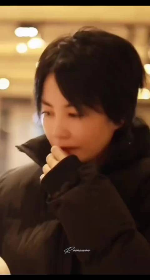 王菲:不是你们这么搀着我,我感觉我喝多了