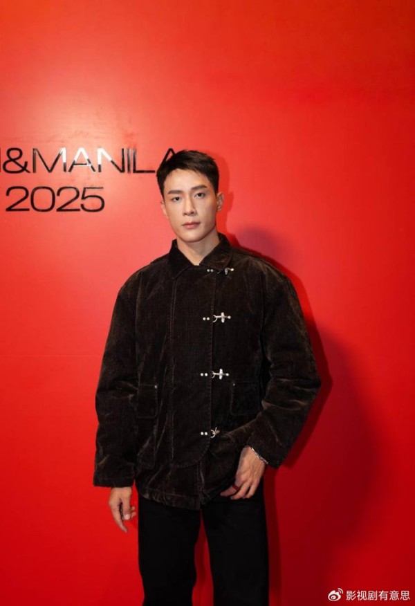 铁汉柔情自在方圆  邓伟徳的多元魅力与内在坚守