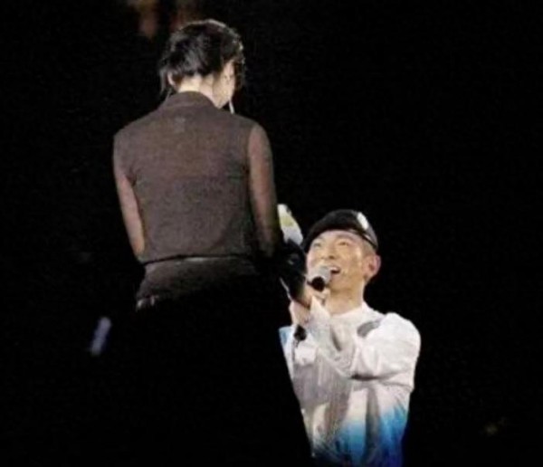 她是香港第一美女,拒绝刘德华求婚后,如今成路人美貌依旧!