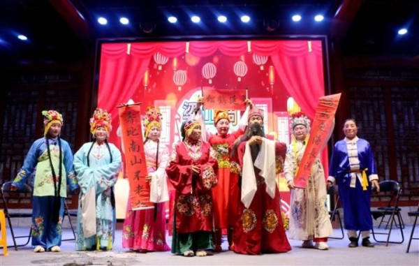 老少同台演绎东宝梁山调 大戏楼焕发非遗新魅力