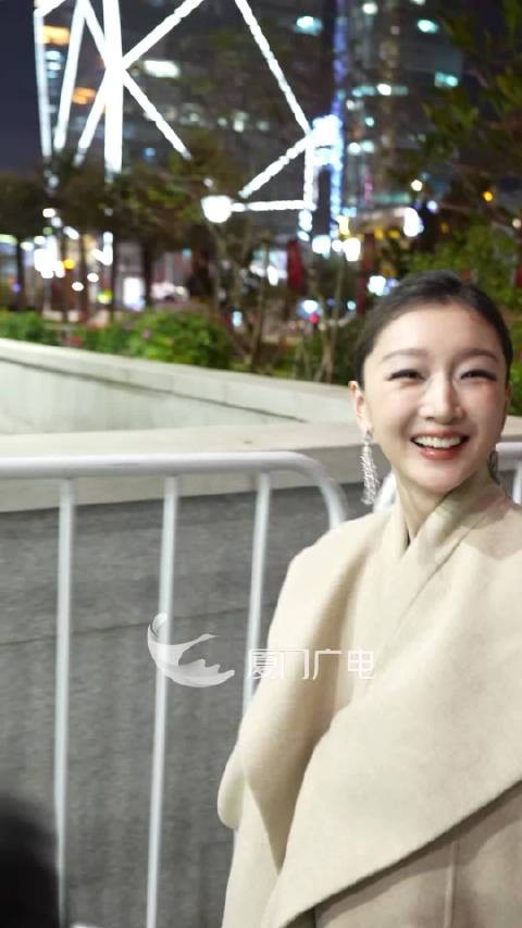 报!周冬雨金鸡开幕式入场