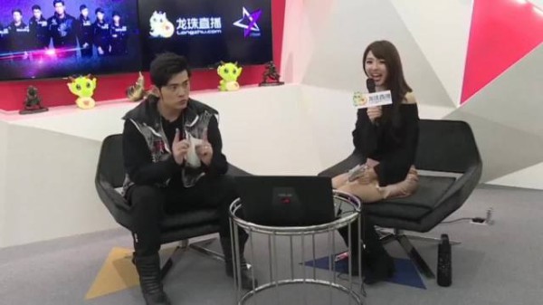 为啥周杰伦全程不敢直视主持人？