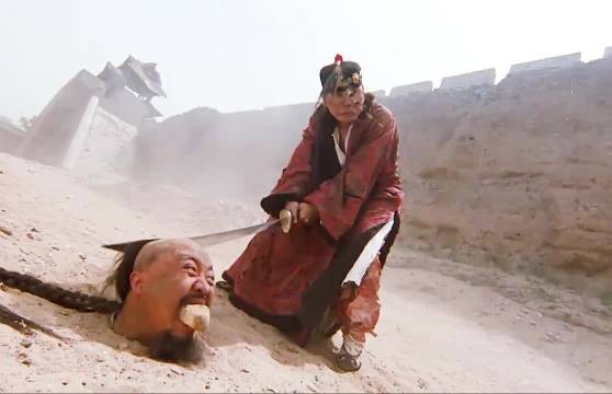 张敏也是够拼的，真的被埋在土里拍！