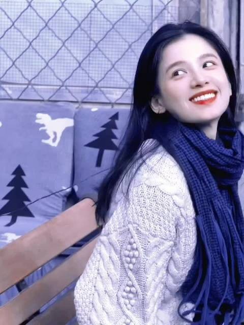 看着明媚的婧仪就想开心