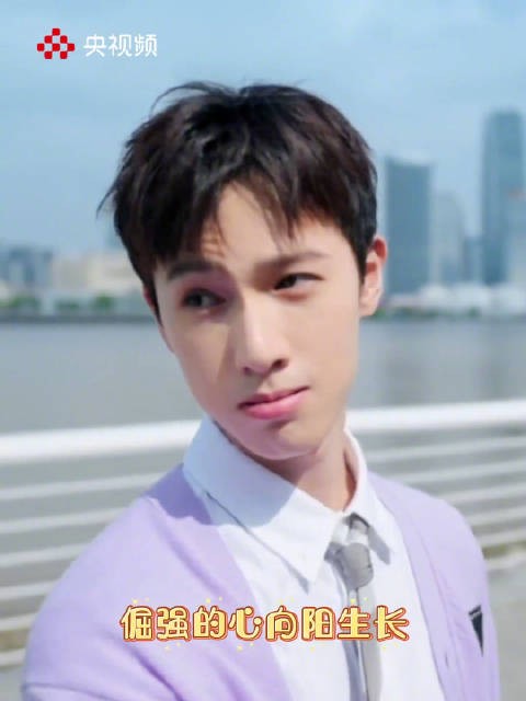 李昀锐唱歌少年感溢出屏幕