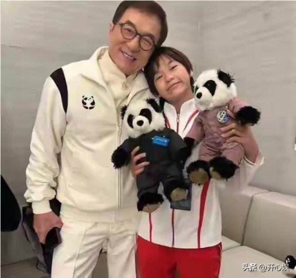 成龙邀请全红婵:找你拍电影免费行不行?全红婵高情商回应太绝了