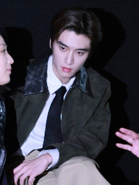 在BV 26夏季系列预览派对上 贵公子Social中(喝水不喝酒版)