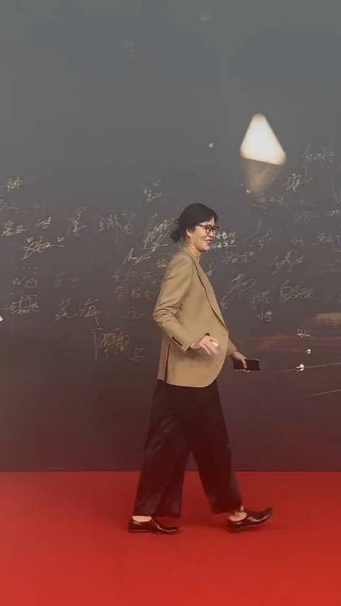 65岁郎平出现在干练飒爽,状态太好了