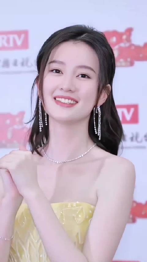 甜美可人的乔欣,美出高级感,现在的状态真松弛啊