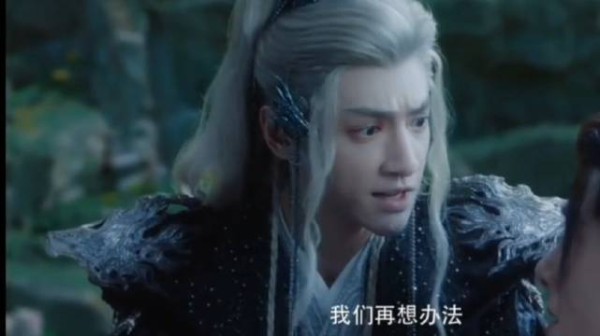 柳眼中毒至深，死在了唐俪辞怀中