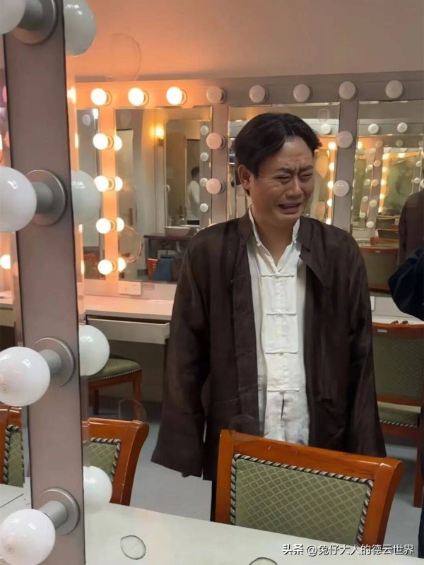 德云社武汉演话剧,张九龄嚎啕大哭,曹鹤阳爆料,副总还陪一个