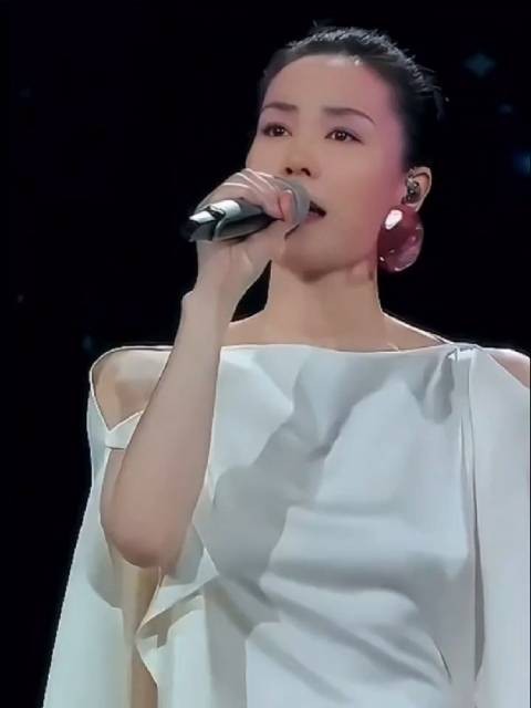 王菲淡泊名利活出真我,五十多岁仍专注音乐