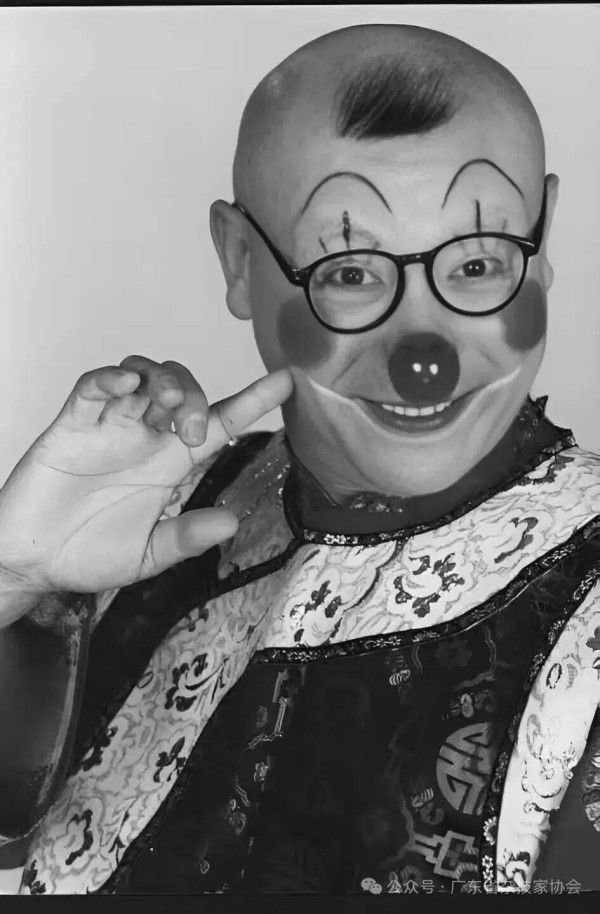 著名滑稽表演艺术家演出时突然倒地!抢救无效去世