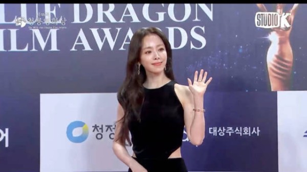 MC韩志旼红毯 你们知道今天韩志旼有多美吗？！