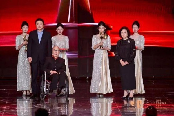 金鸡奖的终身成就奖,颁给了来自闵行的他!