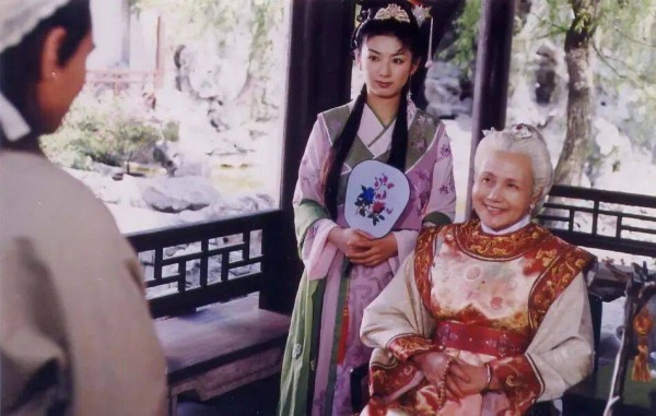 最会写爱情的女作家，宣布封笔