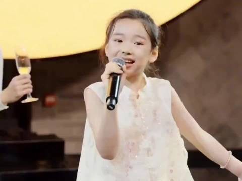 董璇称老来得子不舍小酒窝出国,赞其天赋出众