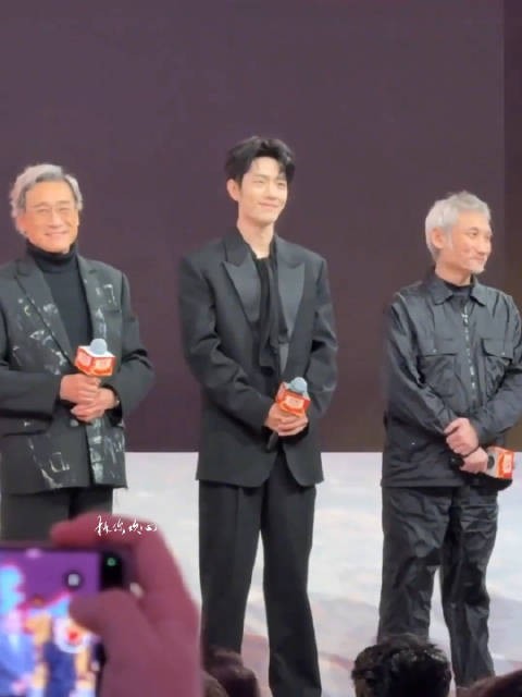 一直很有礼貌很照顾到别人，谦逊有礼的肖战啊～xz