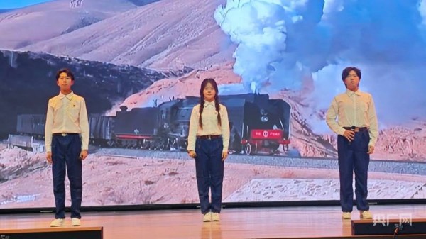 中华经典诵读大会(第三季)青海站展演:《西去列车的窗口》诵读奏响青年报国强音