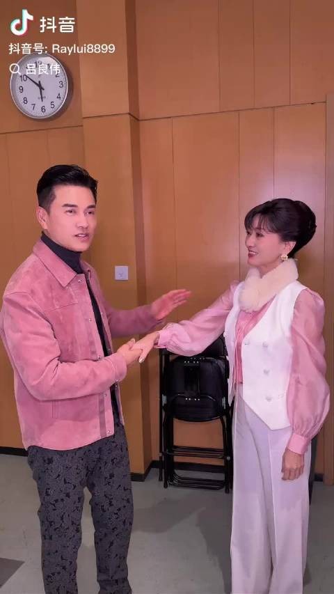 68岁的吕良伟跟71岁的赵雅芝