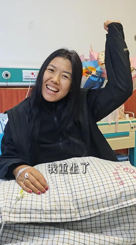 冷美人出院：坐车回家看两个孩子，平凡旅程藏着最深的归属