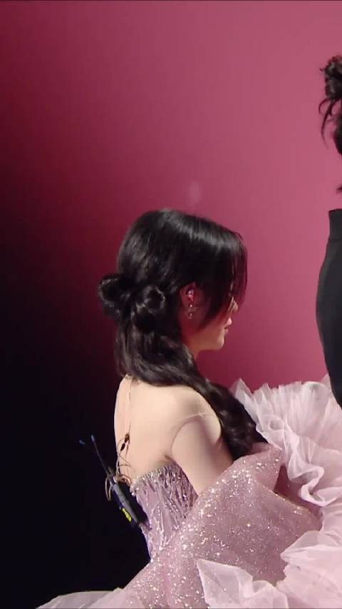 张靓颖什么时候变得这么欲了