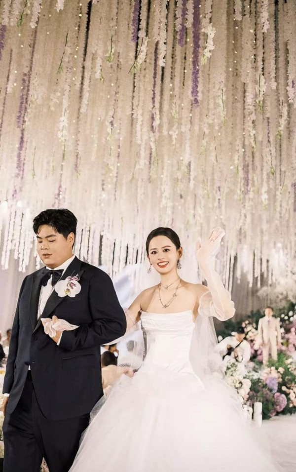 孙坚晒弟弟大婚现场！曝家庭过往太心酸，透露继父离世后他撑起家