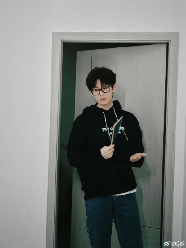 知名男演员突发意外！后脑勺触地