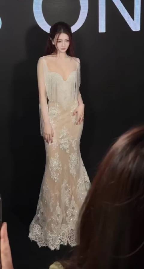 “臣妾有一妹妹名为玉娆堪称国色” 徐璐本人也太美了吧!