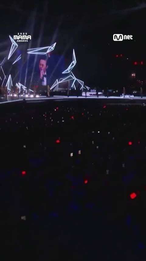 权志龙在MAMA官方视频下评论踩表情