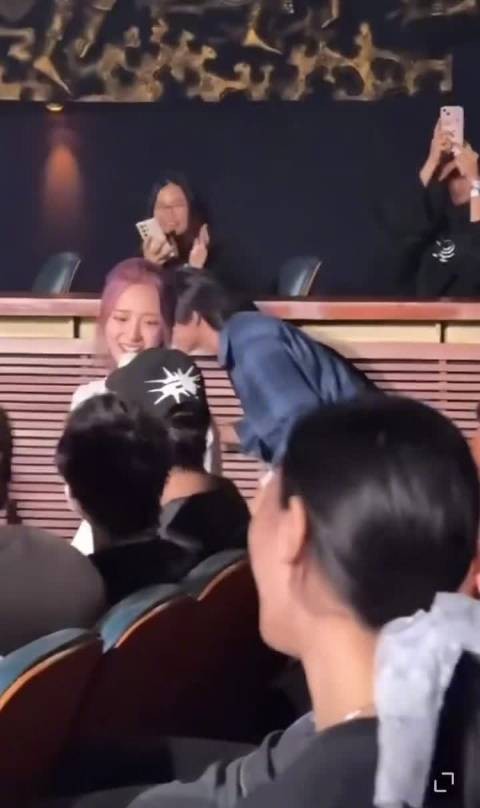 郑乃馨Bright互相取关后发文告别，引用青春文学称恨意强烈