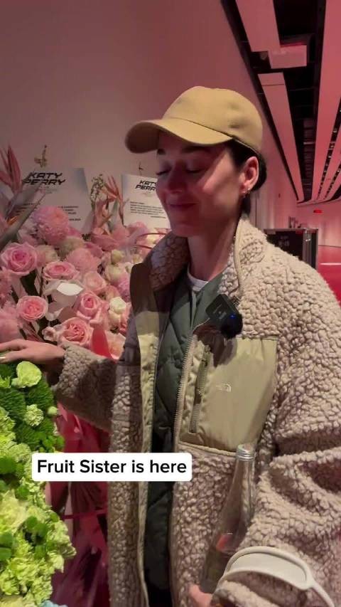 水果姐 Katy Perry 在海外社交媒体上最新分享了人生巡演中国行 Vlog