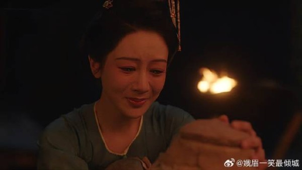 蒋长扬亲自锄草,意外挖到两坛老酒,牡丹看到后泪崩!