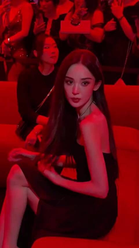 无论从什么角度拍，娜扎都是美的没有死角，中国第一美女毋庸置疑